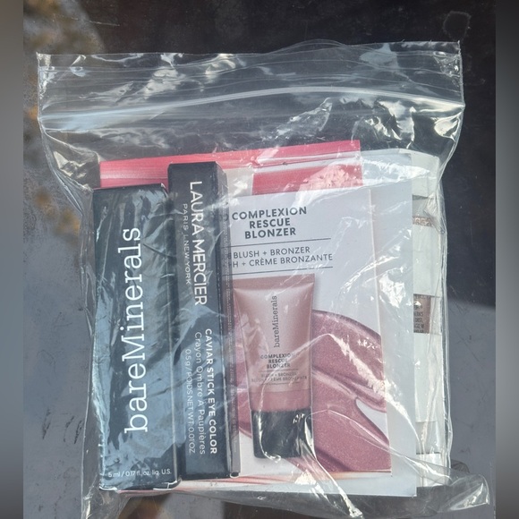 New Laura Mercier Bundle - Picture 1 of 3